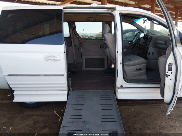 45644369 :رقم المزاد ، 2C8GP64L52R533230 vin ، 2002 Chrysler Town & Country Limited مزاد بيع
