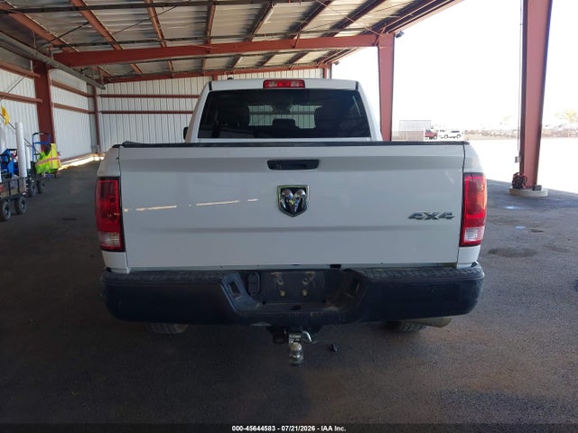 1C6RR7FGXLS158873 RAM 1500 Classic Tradesman 4x4 6&#039;4 Box