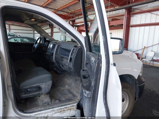 1C6RR7FGXLS158873 RAM 1500 Classic Tradesman 4x4 6&#039;4 Box
