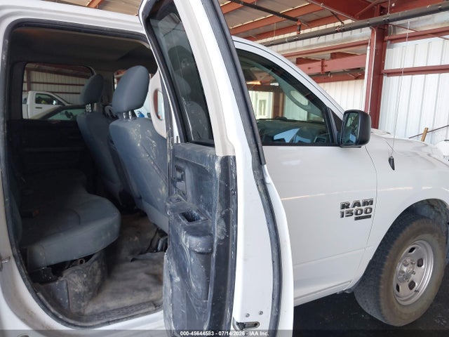 1C6RR7FGXLS158873 RAM 1500 Classic Tradesman 4x4 6&#039;4 Box