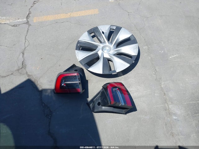 Продаж на аукціоні авто 2023 Tesla Model Y Awd/long Range Dual Motor All-wheel Drive, vin: 7SAYGDEE8PF636626, номер лоту: 45644611