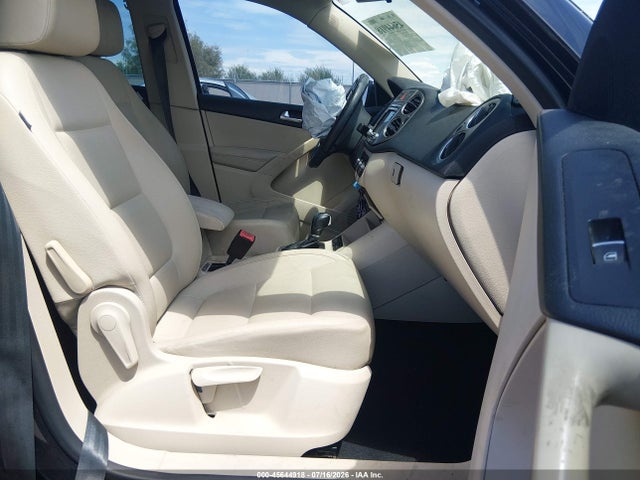 45644918 :رقم المزاد ، WVGAV7AX3BW546037 vin ، 2011 Volkswagen Tiguan Se مزاد بيع