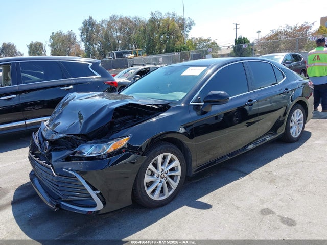 Toyota CAMRY LE 2024 4T1C11AKXRU252128 Image 2