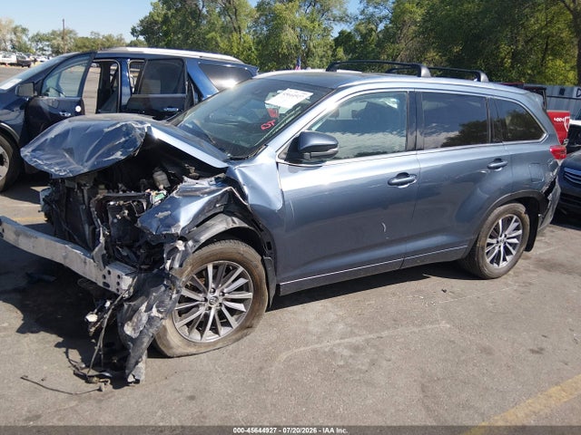 Toyota Highlander Xle 2017 5TDJZRFHXHS430008 Image 2