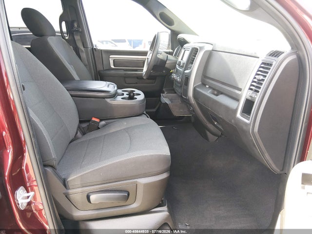 1C6RR7GG4NS164198 RAM 1500 Classic Warlock 4x4 6&#039;4 Box