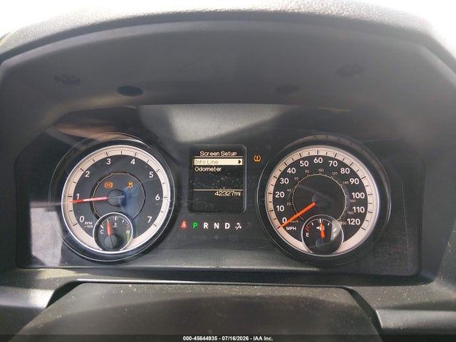 1C6RR7GG4NS164198 RAM 1500 Classic Warlock 4x4 6&#039;4 Box