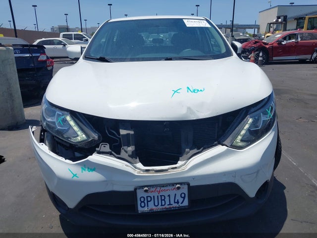 JN1BJ1CP9JW156351 Nissan Rogue Sport S