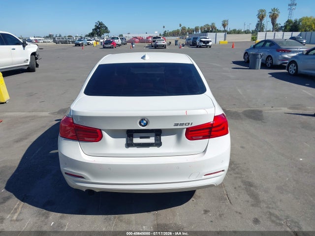 WBA8E1G36HNU18603 BMW 320i