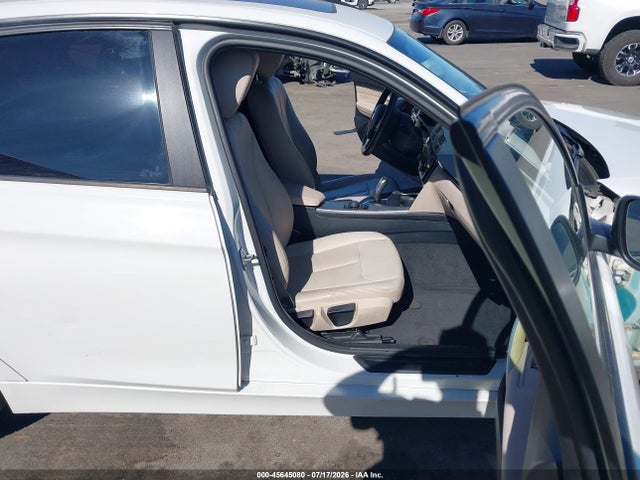 WBA8E1G36HNU18603 BMW 320i