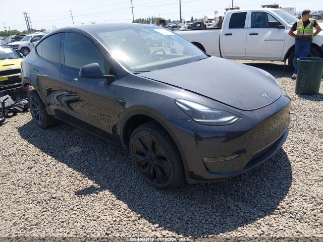 2024 Tesla Model Y Long Range Dual Motor All-wheel Drive მანქანა იყიდება აუქციონზე, vin: 7SAYGDEE8RF194384, აუქციონის ნომერი: 45645118