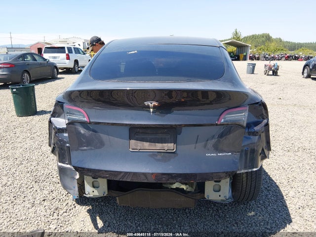 2024 Tesla Model Y Long Range Dual Motor All-wheel Drive მანქანა იყიდება აუქციონზე, vin: 7SAYGDEE8RF194384, აუქციონის ნომერი: 45645118