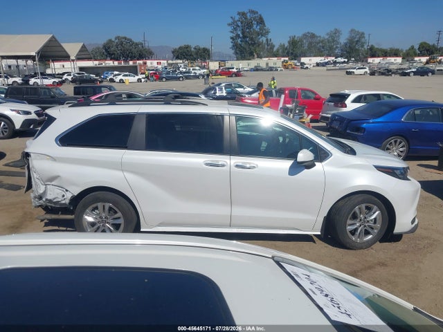 Toyota SIENNA XLE 2026 5TDYSKFC3TS228943 Image 14