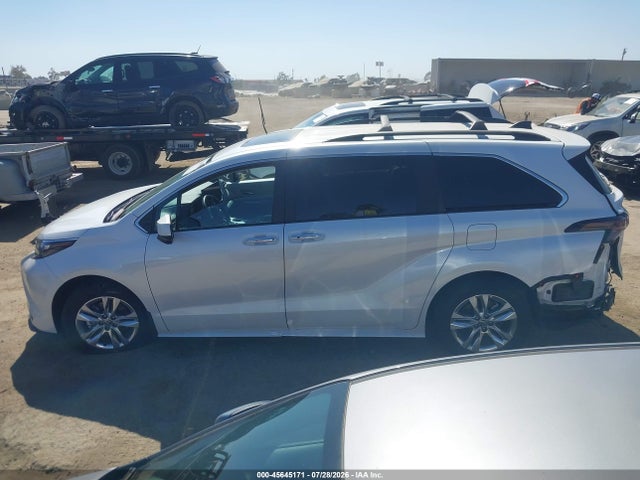 Toyota SIENNA XLE 2026 5TDYSKFC3TS228943 Image 15