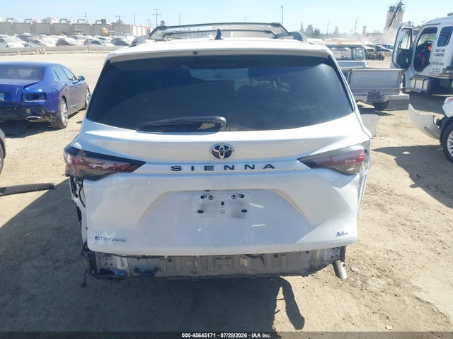 Toyota SIENNA XLE 2026 5TDYSKFC3TS228943 Image 17