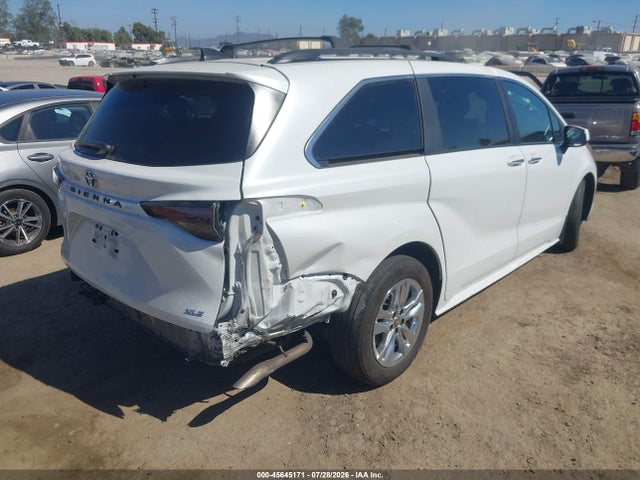 Toyota SIENNA XLE 2026 5TDYSKFC3TS228943 Image 4