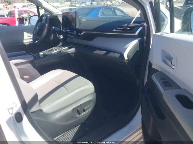 Toyota SIENNA XLE 2026 5TDYSKFC3TS228943 Image 5