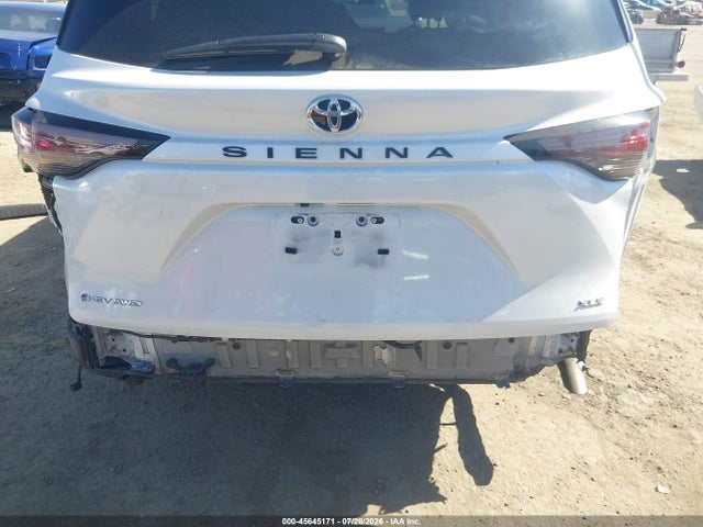 Toyota SIENNA XLE 2026 5TDYSKFC3TS228943 Image 6