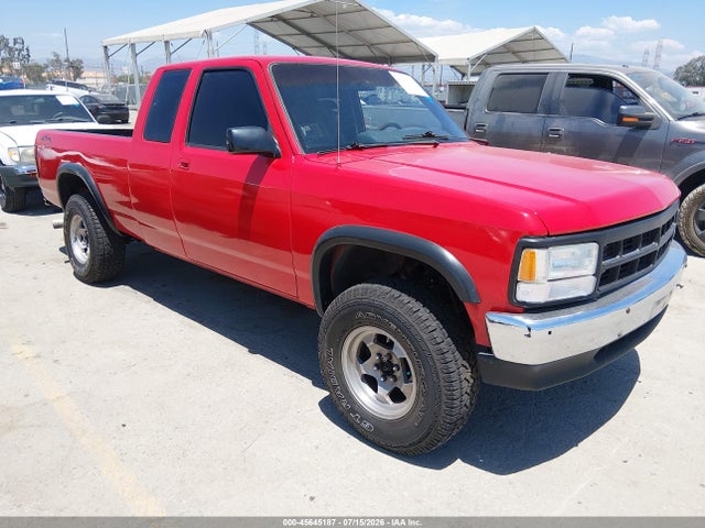 45645187 :رقم المزاد ، 1B7GG23Y8NS667689 vin ، 1992 Dodge Dakota مزاد بيع