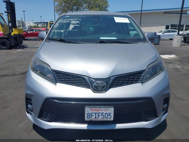 5TDXZ3DCXJS957213 Toyota Sienna Se 8 Passenger