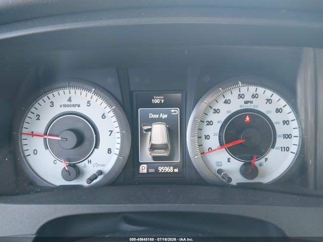 5TDXZ3DCXJS957213 Toyota Sienna Se 8 Passenger