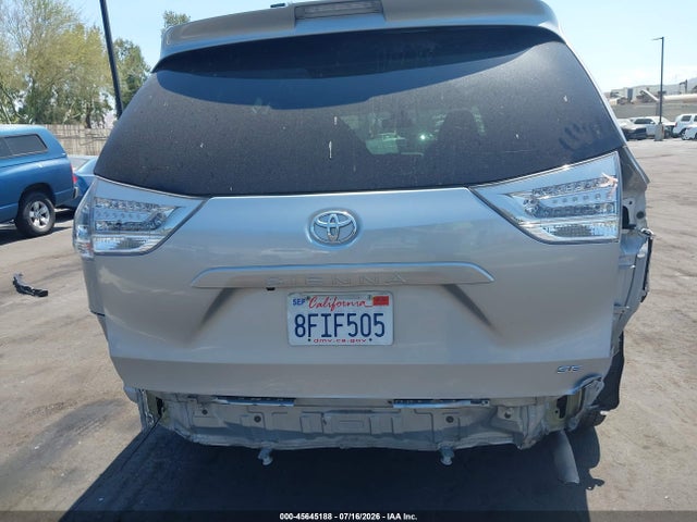 5TDXZ3DCXJS957213 Toyota Sienna Se 8 Passenger
