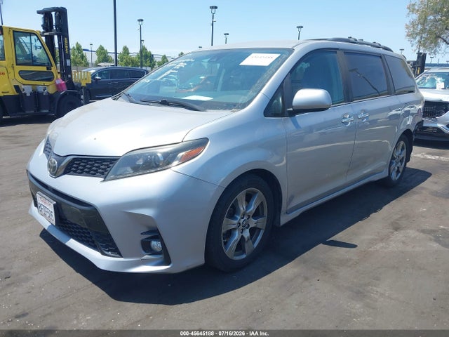 5TDXZ3DCXJS957213 Toyota Sienna Se 8 Passenger