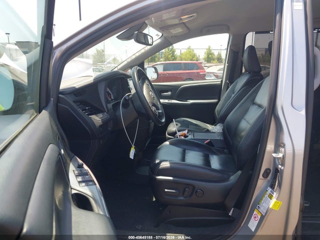 5TDXZ3DCXJS957213 Toyota Sienna Se 8 Passenger