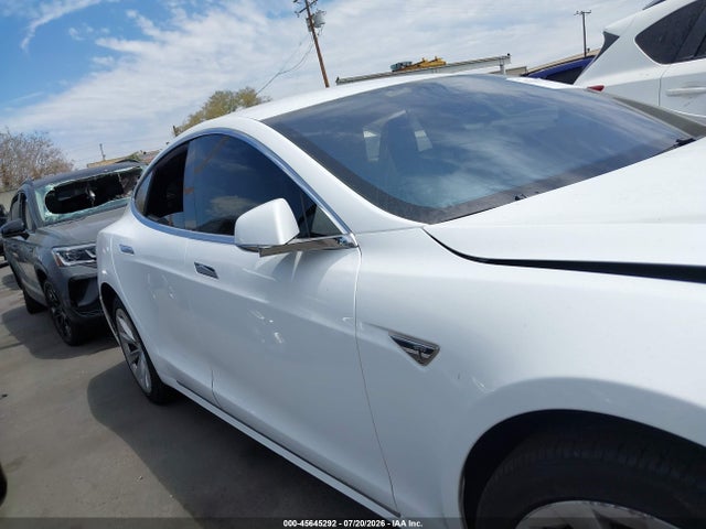 Продаж на аукціоні авто 2016 Tesla Model S 60/70/75/85, vin: 5YJSA1E16GF160117, номер лоту: 45645292