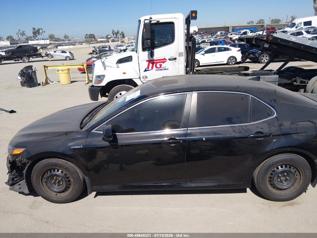 45645321 :رقم المزاد ، 4T1C31AK7MU561087 vin ، 2021 Toyota Camry Le Hybrid مزاد بيع