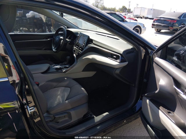 45645321 :رقم المزاد ، 4T1C31AK7MU561087 vin ، 2021 Toyota Camry Le Hybrid مزاد بيع