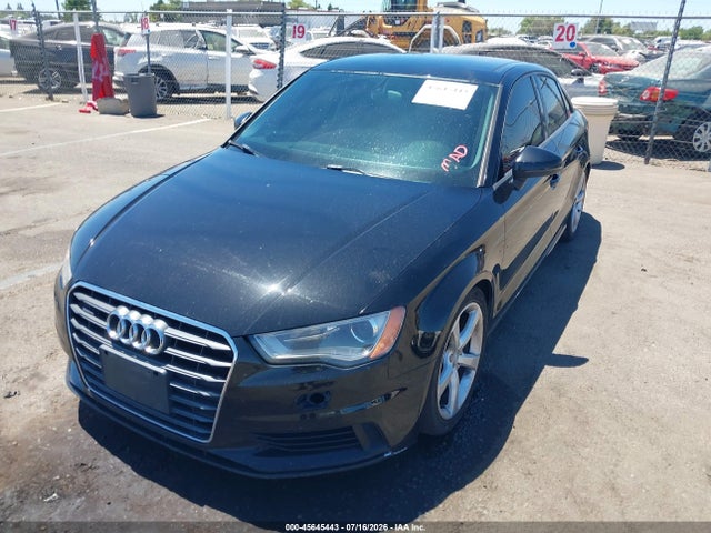 Audi A3 2.0t Premium 2015 WAUBFGFF9F1087621 Image 2