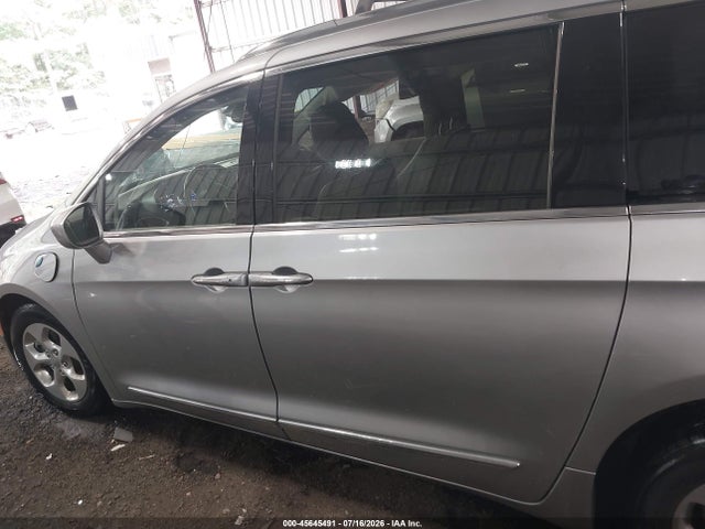 Aukcja sprzedaży 2018 Chrysler Pacifica Hybrid Touring L, vin: 2C4RC1L7XJR169298, numer aukcji: 45645491