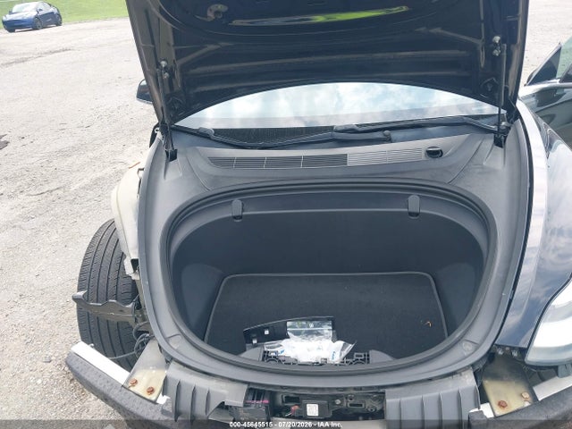 Продажа на аукционе авто 2018 Tesla Model 3 Long Range/mid Range, vin: 5YJ3E1EA3JF152833, номер лота: 45645515