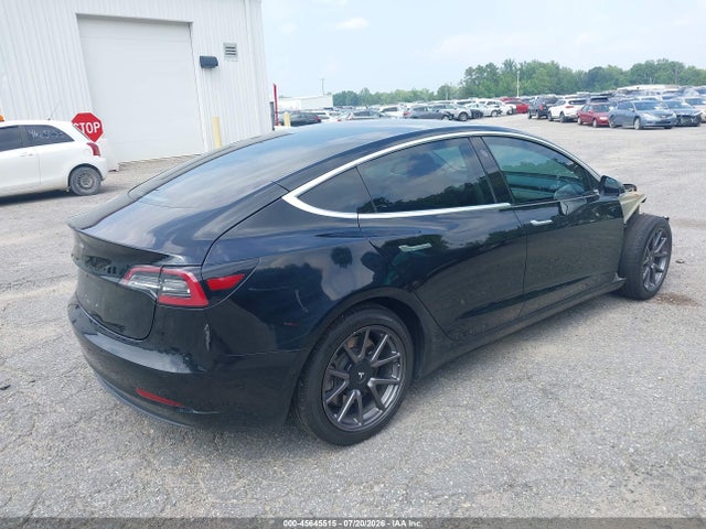Продажа на аукционе авто 2018 Tesla Model 3 Long Range/mid Range, vin: 5YJ3E1EA3JF152833, номер лота: 45645515