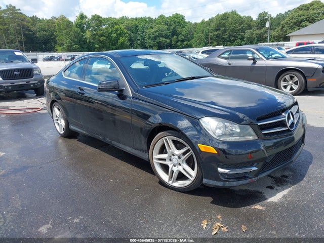 2015 Mercedes-benz C 250 მანქანა იყიდება აუქციონზე, vin: WDDGJ4HB1FG392131, აუქციონის ნომერი: 45645835