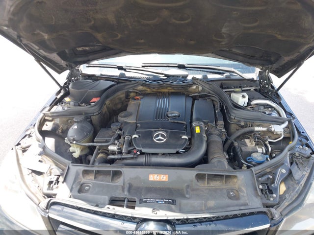 2015 Mercedes-benz C 250 მანქანა იყიდება აუქციონზე, vin: WDDGJ4HB1FG392131, აუქციონის ნომერი: 45645835