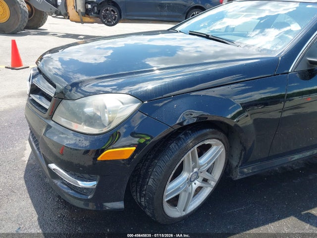 2015 Mercedes-benz C 250 მანქანა იყიდება აუქციონზე, vin: WDDGJ4HB1FG392131, აუქციონის ნომერი: 45645835