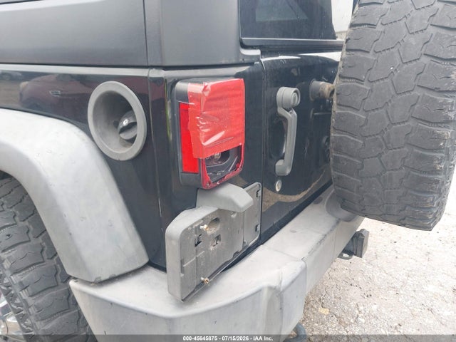 1C4BJWDG5GL202678 Jeep Wrangler Unlimited Sport