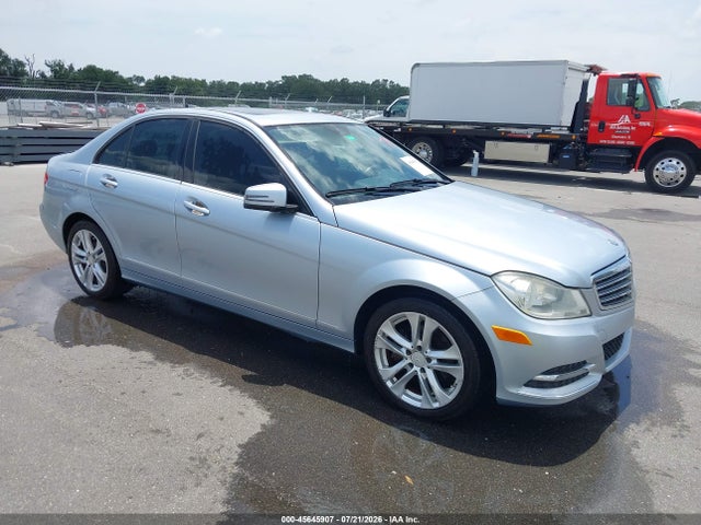 45645907 :رقم المزاد ، WDDGF4HB5DA838590 vin ، 2013 Mercedes-benz C 250 Luxury/sport مزاد بيع