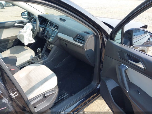 Продажа на аукционе авто 2018 Volkswagen Tiguan 2.0t S, vin: 3VV0B7AX2JM091089, номер лота: 45646122