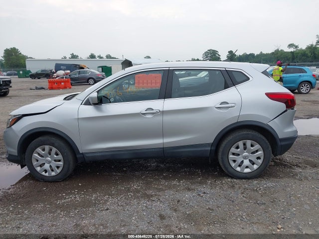 JN1BJ1CR4KW620696 Nissan Rogue Sport S