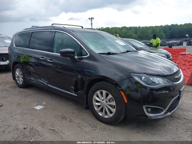 Продажа на аукционе авто 2018 Chrysler Pacifica Touring L Plus, vin: 2C4RC1EG8JR139603, номер лота: 45646335