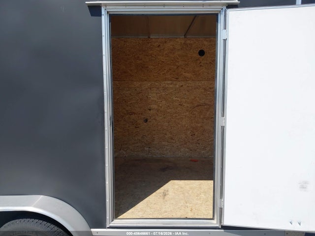 R And M Enclosed Trailer 2025 55ZR1EB27S1013236 Image 5