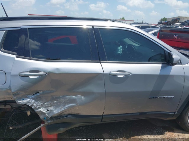 45646742 :رقم المزاد ، 3C4NJDBB3JT161150 vin ، 2018 Jeep Compass Latitude 4x4 مزاد بيع