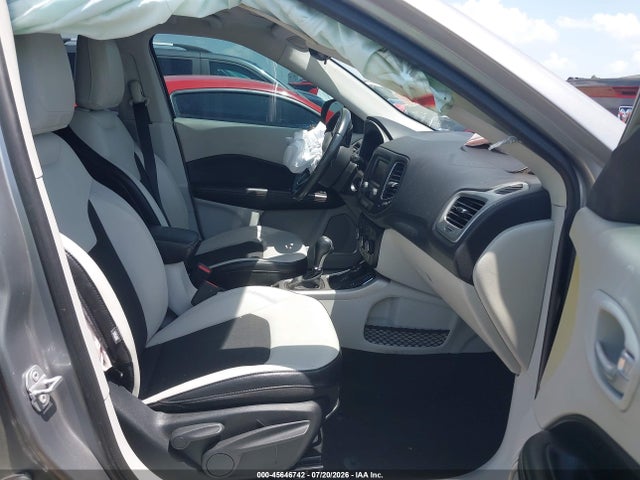 45646742 :رقم المزاد ، 3C4NJDBB3JT161150 vin ، 2018 Jeep Compass Latitude 4x4 مزاد بيع