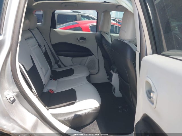 45646742 :رقم المزاد ، 3C4NJDBB3JT161150 vin ، 2018 Jeep Compass Latitude 4x4 مزاد بيع