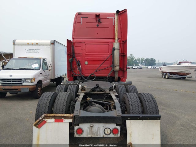 45646793 :رقم المزاد ، 4V4ND4JH8YN246612 vin ، 2000 Volvo Vn مزاد بيع
