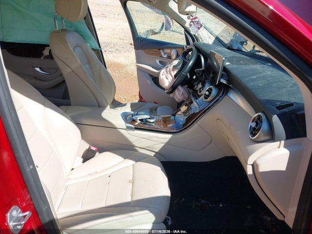 45646995 :رقم المزاد ، WDC0G4JB8HF126662 vin ، 2017 Mercedes-benz Glc 300 مزاد بيع