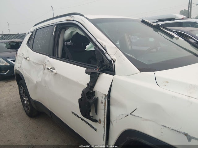 2018 Jeep Compass Latitude Fwd მანქანა იყიდება აუქციონზე, vin: 3C4NJCBB3JT194224, აუქციონის ნომერი: 45647132