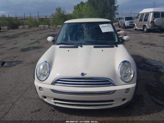 2006 Mini Cooper მანქანა იყიდება აუქციონზე, vin: WMWRC33596TK70548, აუქციონის ნომერი: 45647147